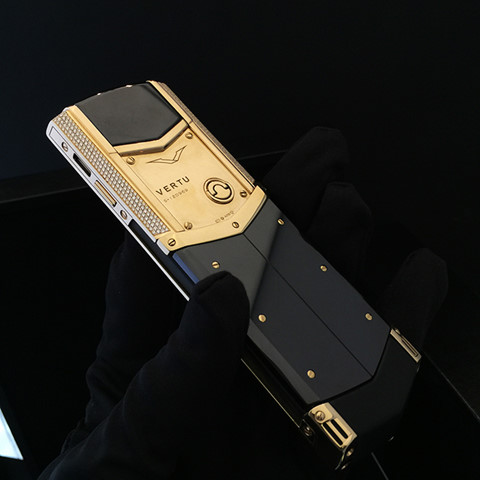 Vertu vỡ nợ, điện thoại siêu sang thanh lý giá bằng 1/10